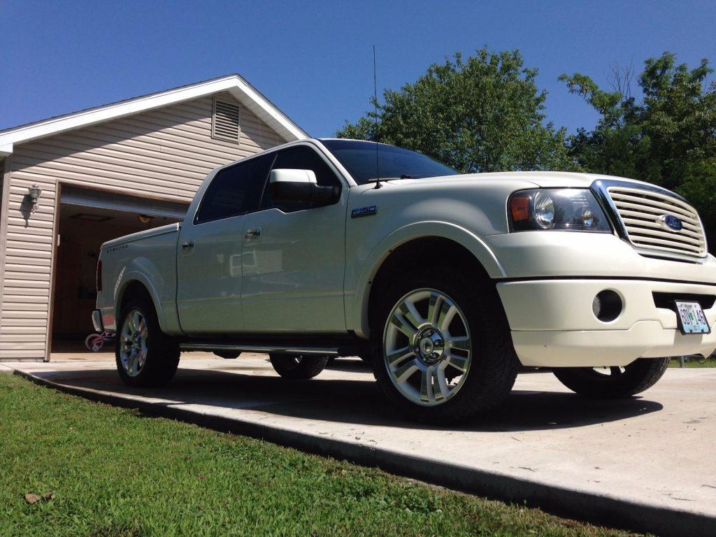 Mint condition 2008 Ford F 150 LIMITED crew cab