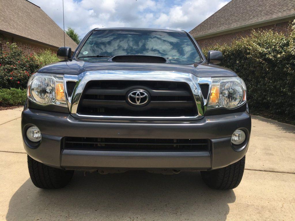 Very good condition 2009 Toyota Tacoma Pre Runner Crew Cab