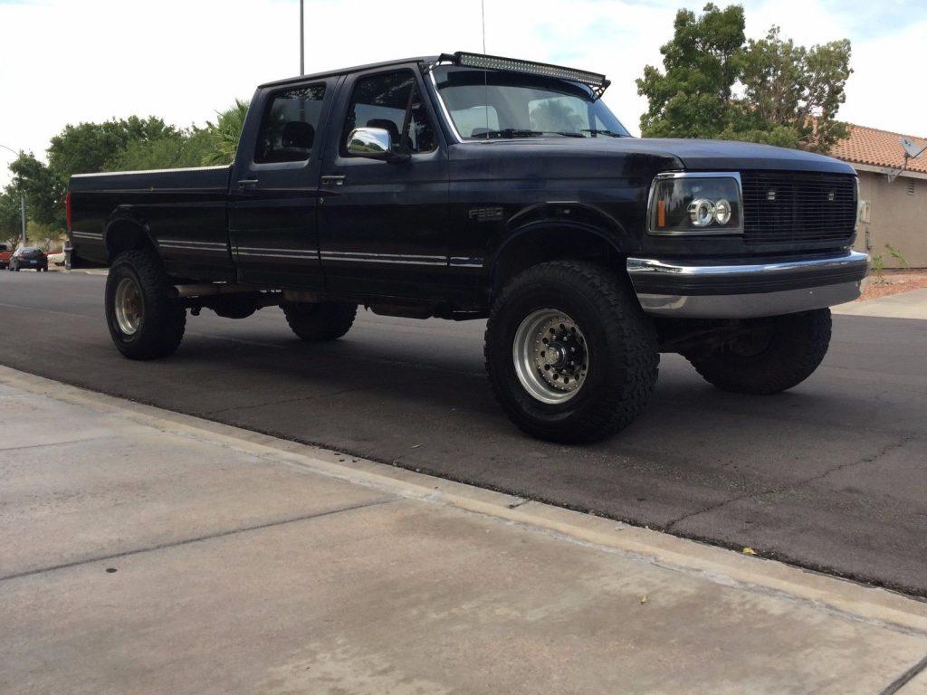 Strong hauler 1994 Ford F 350 4×4 crew cab