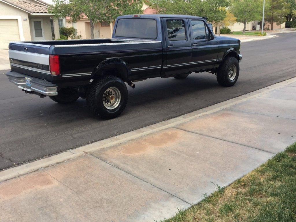 Strong hauler 1994 Ford F 350 4×4 crew cab