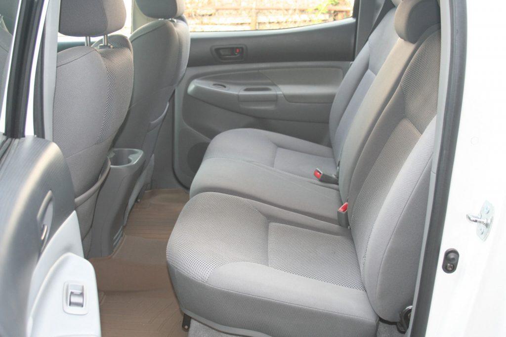 clean interior 2006 Toyota Tacoma Crew Cab