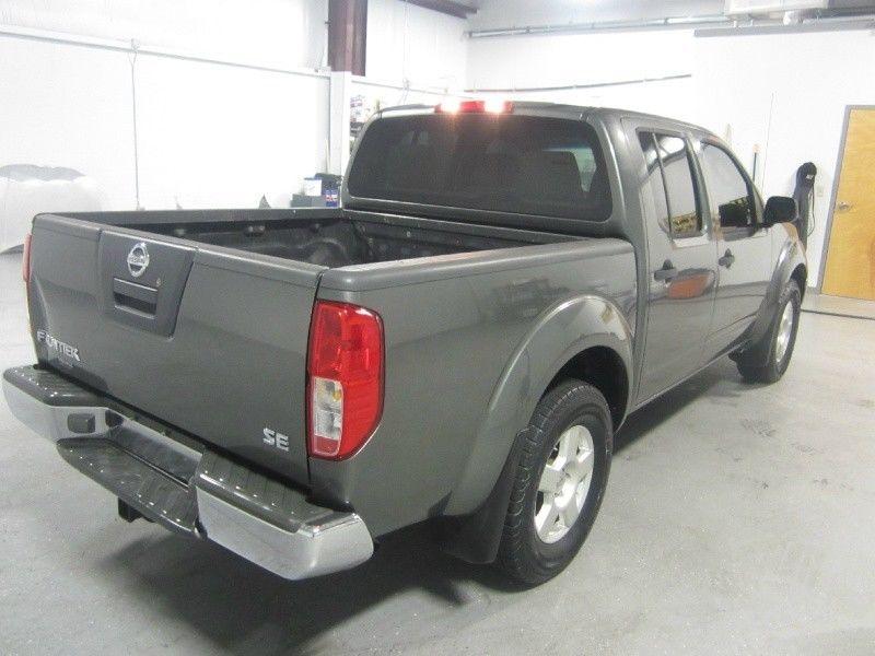 Lots of options 2005 Nissan Frontier SE Crew Cab V6 Auto