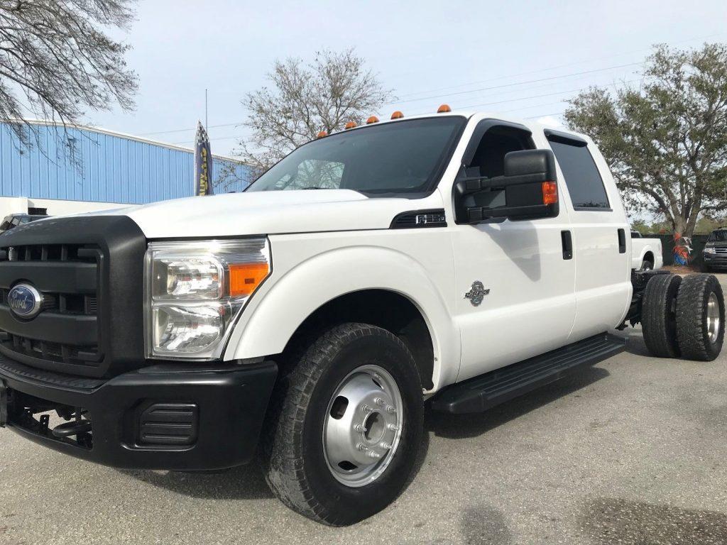 great condition 2014 Ford F 350 DRW CREW CAB