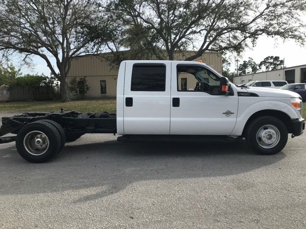 great condition 2014 Ford F 350 DRW CREW CAB