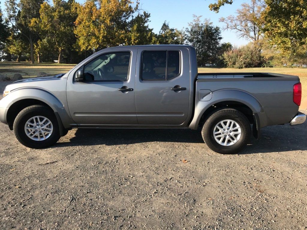 well equipped 2017 Nissan Frontier SV Crew Cab