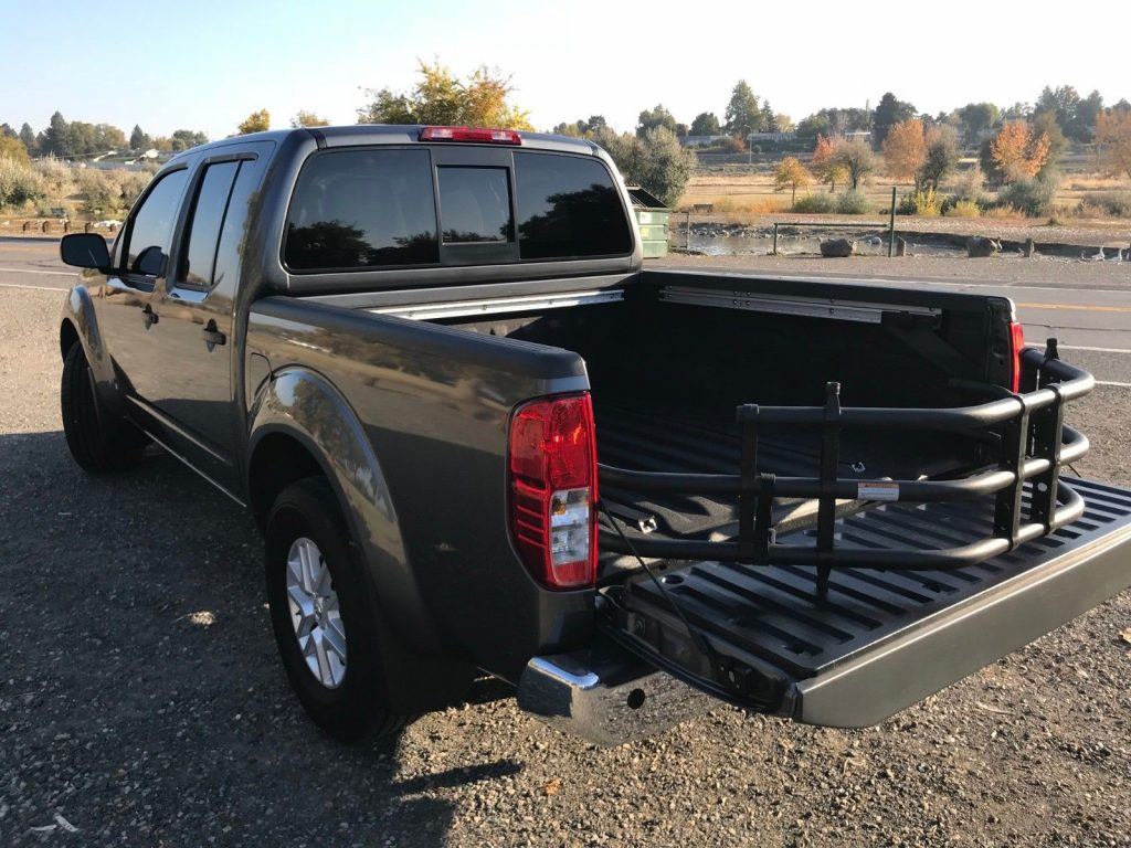 well equipped 2017 Nissan Frontier SV Crew Cab