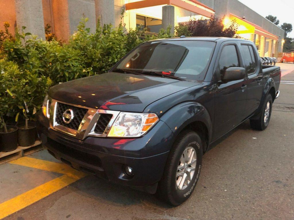 immaculate 2015 Nissan Frontier SV crew cab