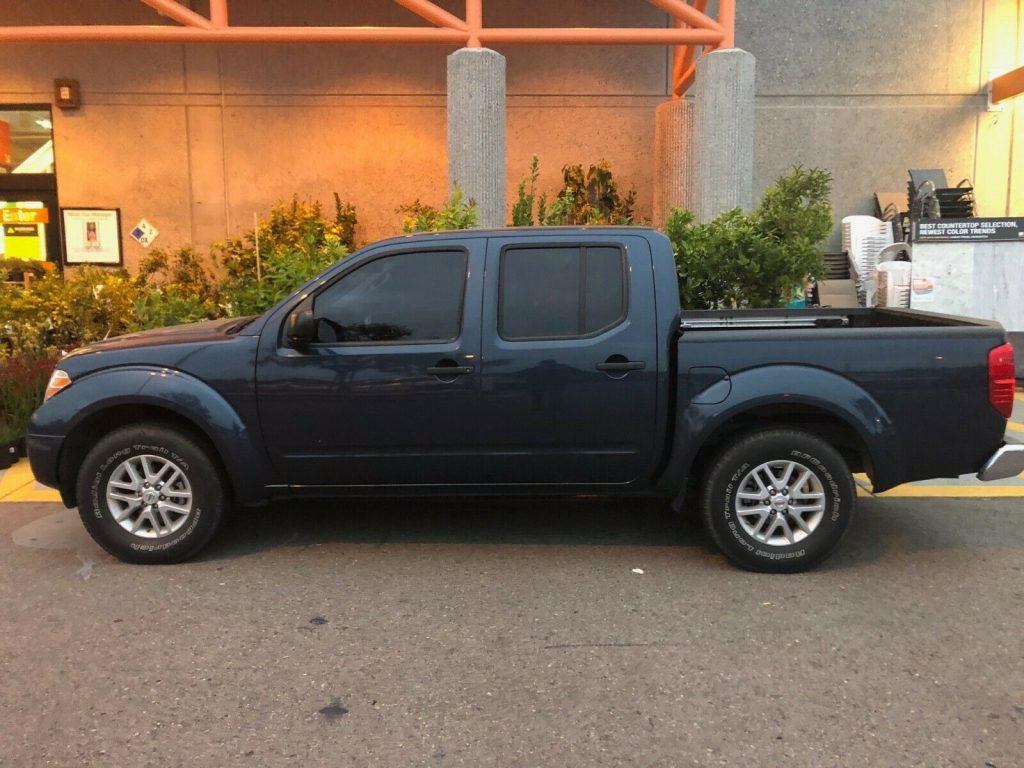 immaculate 2015 Nissan Frontier SV crew cab