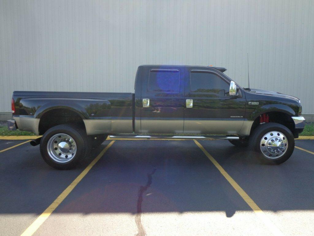 needs nothing 2001 Ford F 350 LARIAT crew cab