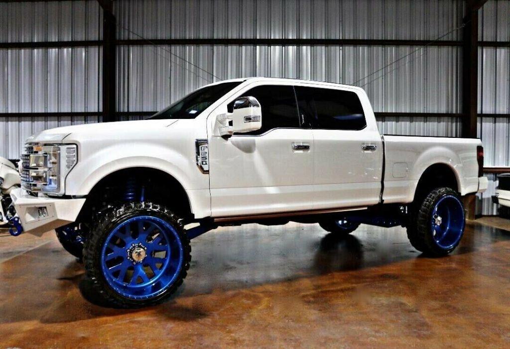 well modified 2017 Ford F 250 Super DUTY crew cab