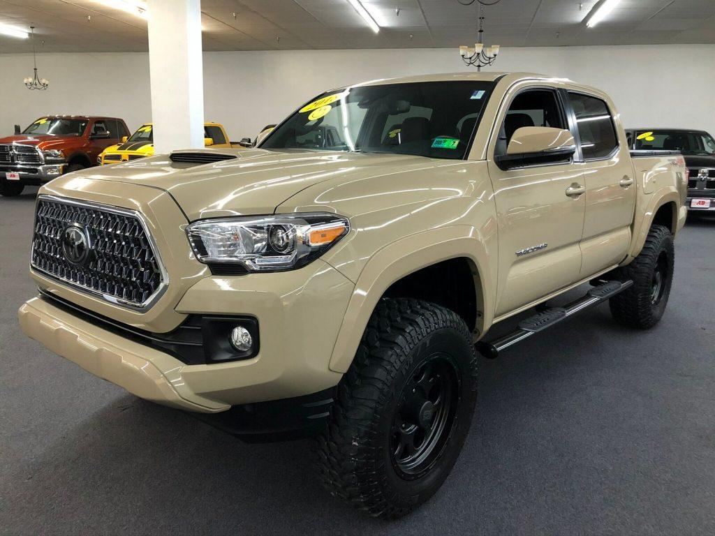 very clean 2018 Toyota Tacoma crew cab
