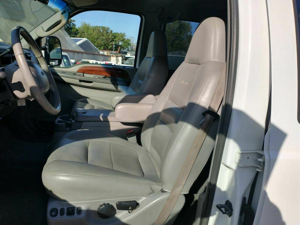 2001 Ford F-250 Super Duty crew cab [excellent condition]