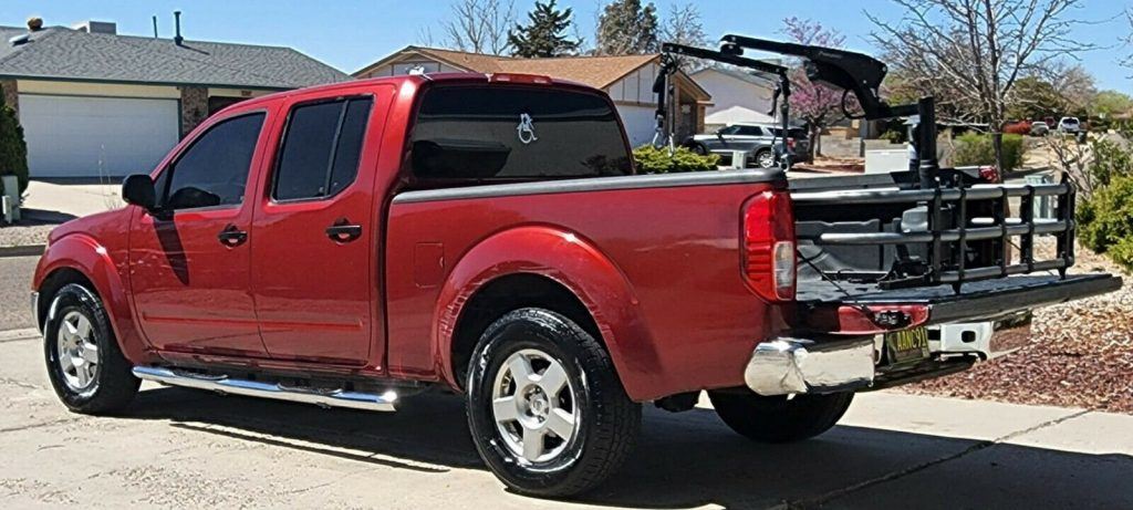 2008 Nissan Frontier LE Crew Cab [very reliable]