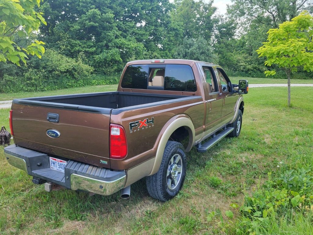 2011 Ford F-350 Lariat [fully loaded w/ rare 6 seats]