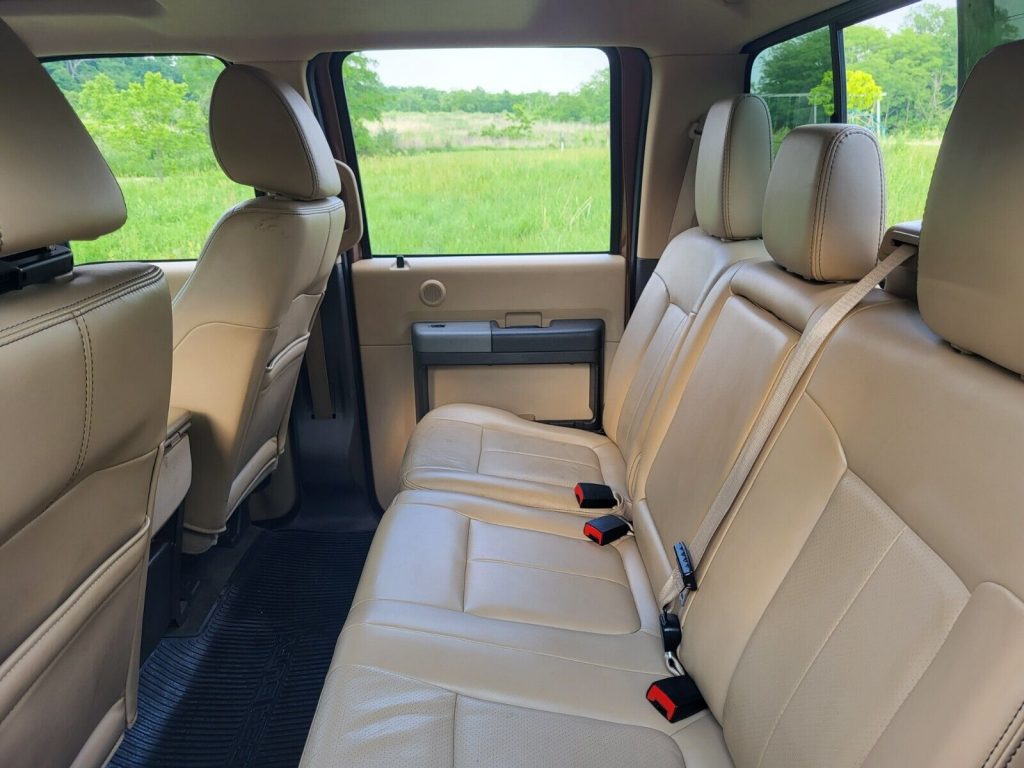 2011 Ford F-350 Lariat [fully loaded w/ rare 6 seats]