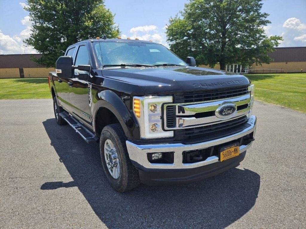 2019 Ford F-350 XLT Super Duty Crew Cab [FX4 Off Road Package]